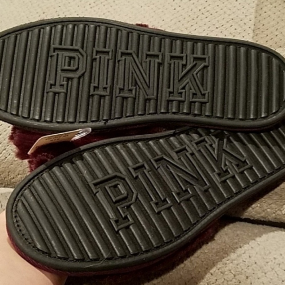 New pink Victoria's SECRET slippers last one - Picture 2 of 5